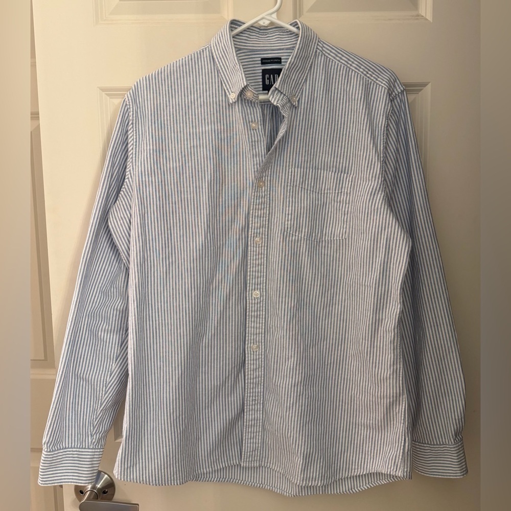 GAP Men's Blue and White Striped Button-Down Shirt